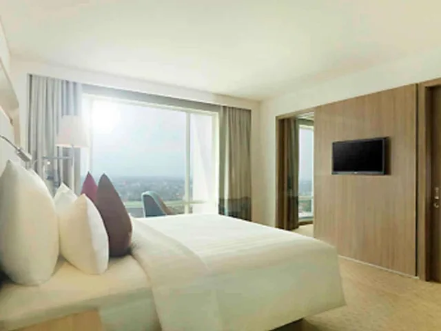 جناح تنفيذي بسرير كينج، Novotel Tangerang 2/3
