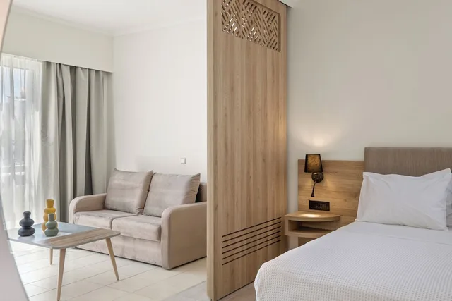 غرفة سوبيريور عائلية بسريرين منفصلين بإطلالة على الحديقة مع أريكة، Kiotari Miraluna Resort 2/4