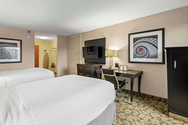 غرفة بسريرين مزدوجين، Red Lion Hotel Charlotte Airport 1/3