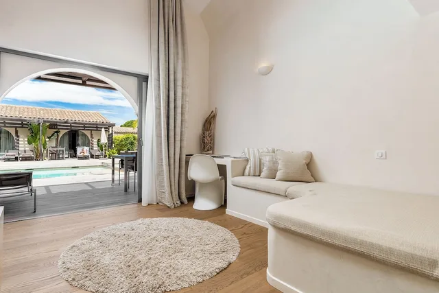 غرفة ديلوكس بسرير كينج مع أريكة، Hôtel Villa Cosy 1/4