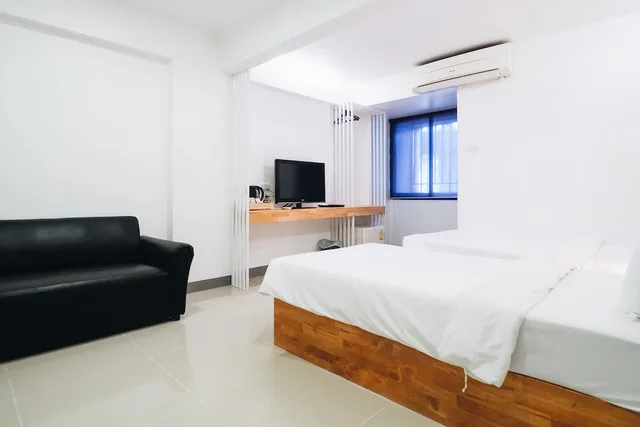 Standard, Twin Beds, Loyy Hotel 3/6