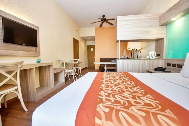 جناح بسرير كوين، Microtel by Wyndham Boracay 1/4