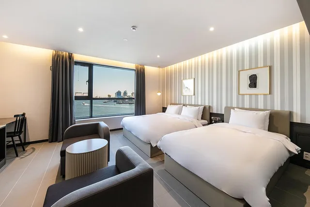 Ocean, Deluxe, Family, Twin Beds, 1 Double and 1 Single Bed، Brown Dot Hotel Ulsan Jangsaengpo 1/1