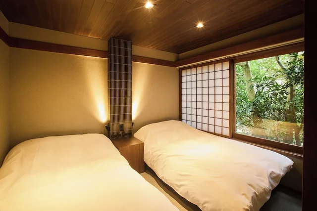 غرفة يابانية غربية بخمسة أسرّة وفرشتي فوتون بغرفتي نوم بحمام خاص، Jinya Ryokan 3/10