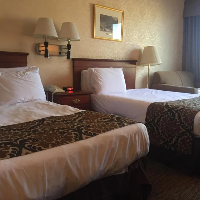 غرفة بسرير مزدوج مع أريكة، Airway Inn at LaGuardia 3/5