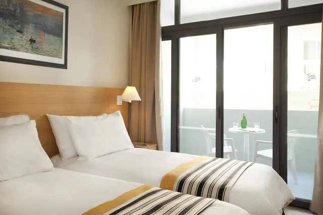غرفة بسريرين منفصلين بشرفة، Preluna Hotel & Spa 1/4