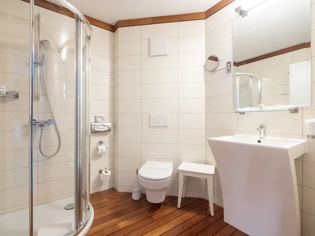 جناح بسرير مزدوج مع أريكة، Mercure Fribourg Centre Remparts 4/4