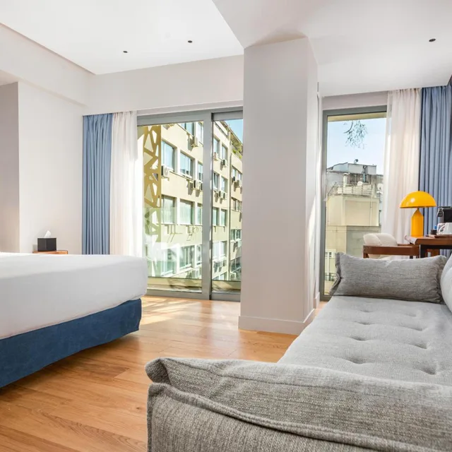 غرفة بريميوم بشرفة مع أريكة، The Residence Aiolou Suites & SPA 3/4