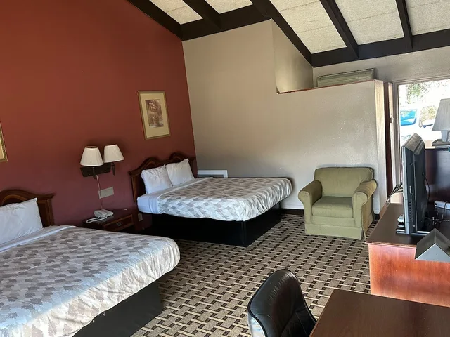 غرفة بسريرين كوين بإطلالة على الجبل، Americas Best Value Inn Franklin 1/3
