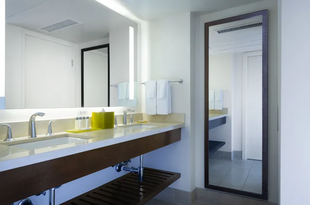 1 Bedroom, Suite, King Bed, Ocean Front، Park Shore Waikiki 4/4