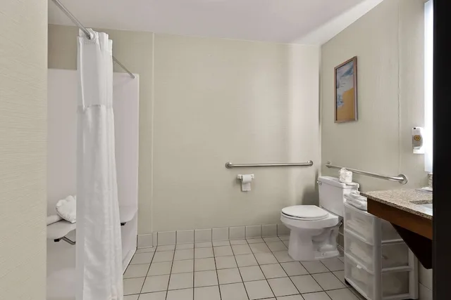 غرفة بسريرين كوين لذوي الإعاقة، Comfort Inn & Suites Fremont 3/3