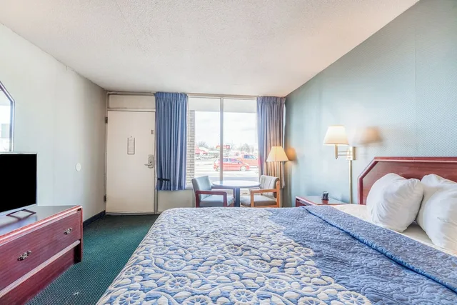 غرفة بسرير كوين للمدخنين، Ozark Junction Inn 1/7