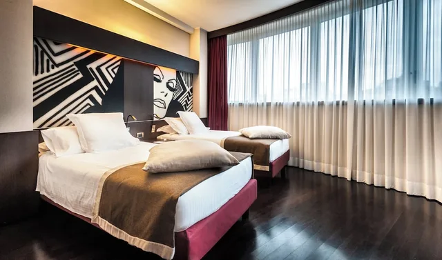 Premium, Twin Beds, Corner, Crowne Plaza Milan City 1/9
