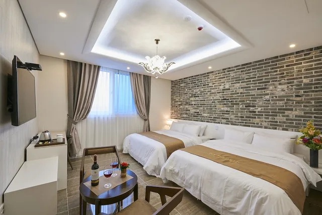 غرفة قياسية بسريرين مزدوجين، Madrid Hotel Gwangju 1/4