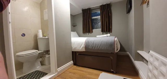 Basement, Double Bed, Private Bathroom، Ebury House Hotel 4/4