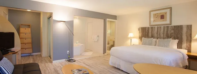 غرفة شهر العسل بفراش فوتون وسرير كينج بحوض جاكوزي، The Atlantic Hotel 8/10