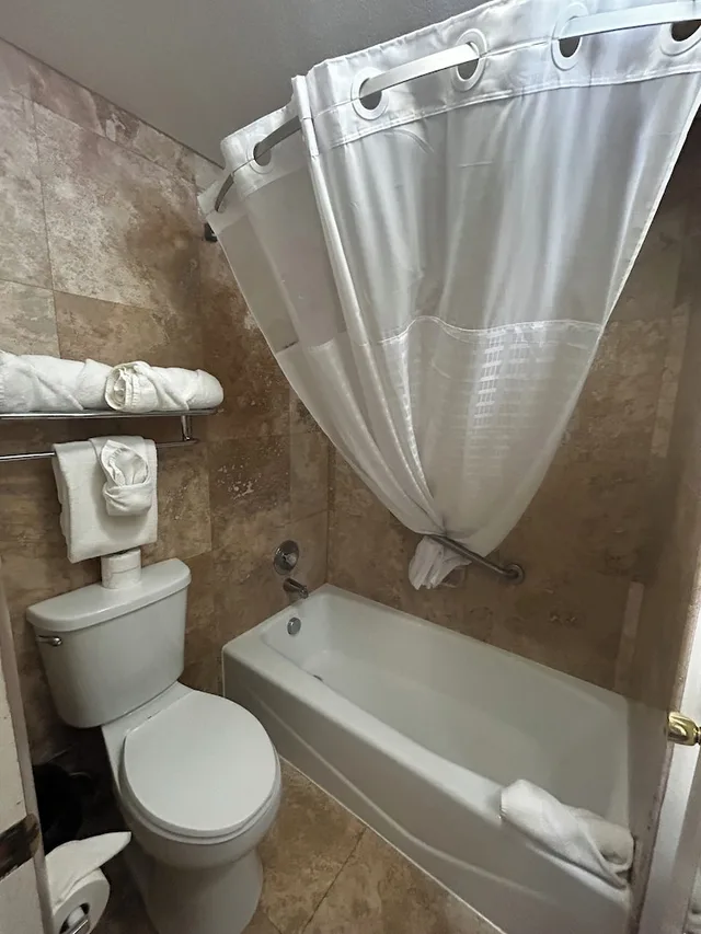 غرفة قياسية مفردة بسرير كينج في الملحق، Ramada By Wyndham Ely 2/2