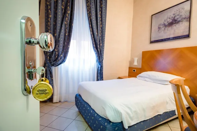 Room, Single, French Bed، Albergo Centrale Bologna 9/10