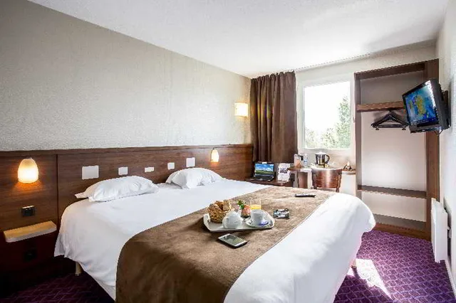 Comfort, Double Bed, Brit Le Castel 2/3