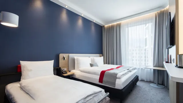 غرفة قياسية بسرير كوين مع أريكة، Holiday Inn Express MUNICH CITY WEST 3/9