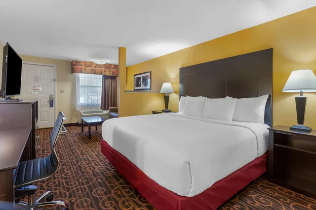جناح جونيور بسرير كينج مع أريكة بجاكوزي، Best Western Benton Inn 1/2