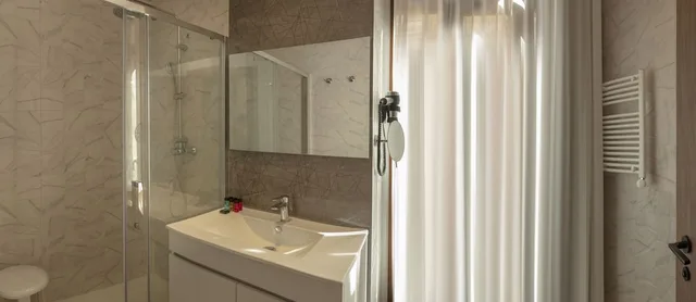 غرفة سوبيريور مفردة بسرير كوين، Hotel SH Suite Palace 2/2