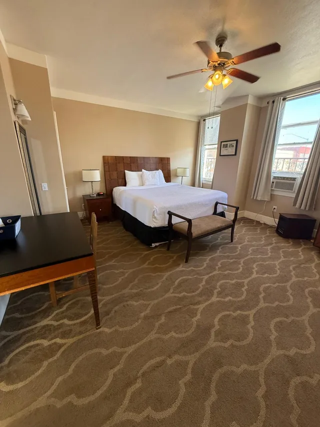 جناح تنفيذي، Gadsden Hotel 4/10