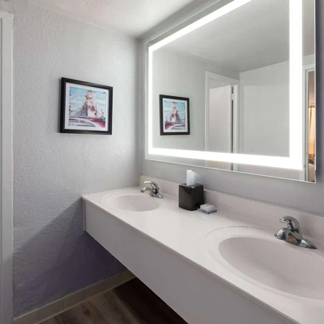 جناح بسريرين مزدوجين، Wyndham Garden Norfolk Downtown 6/8