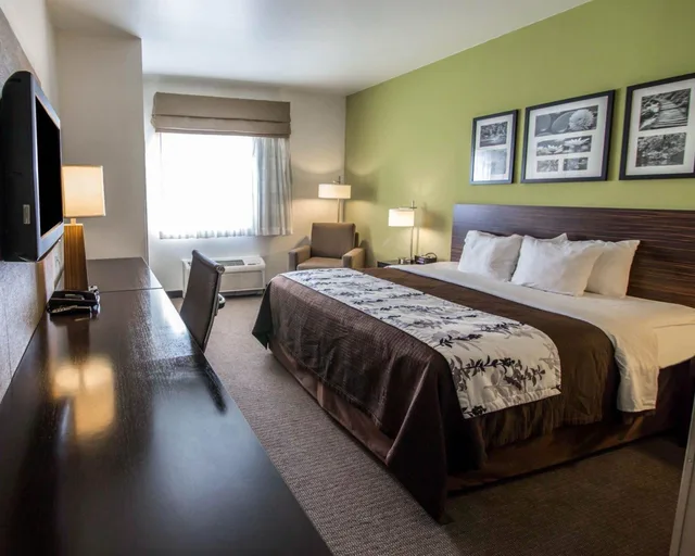 جناح، Sleep Inn & Suites Colby 2/5
