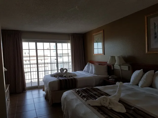 Standard, 2 Queen Beds, Sofa, Bay Side، Paradise Plaza Inn 4/7
