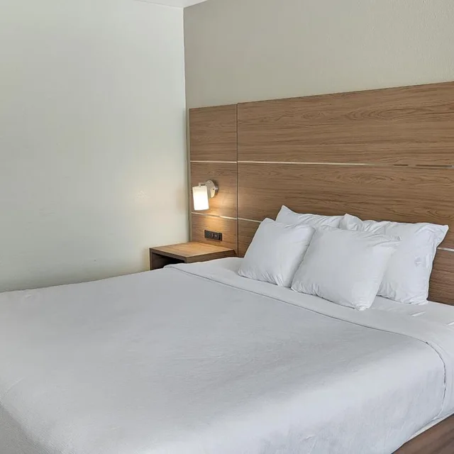 غرفة بسرير كينج، Estherville Hotel Amp Suites 5/10