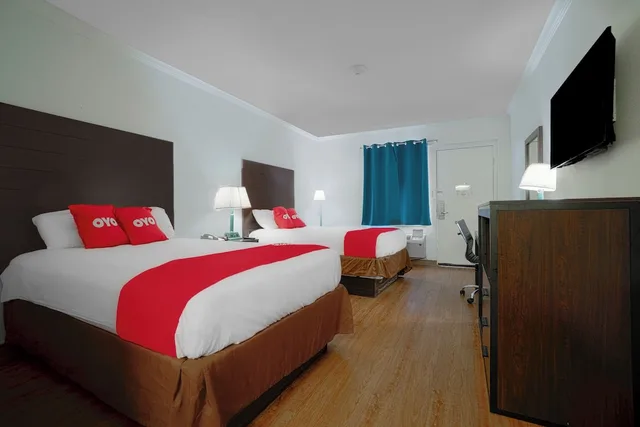 room, 2 queen beds, OYO Hotel Kingsville - Hwy 77 2/7