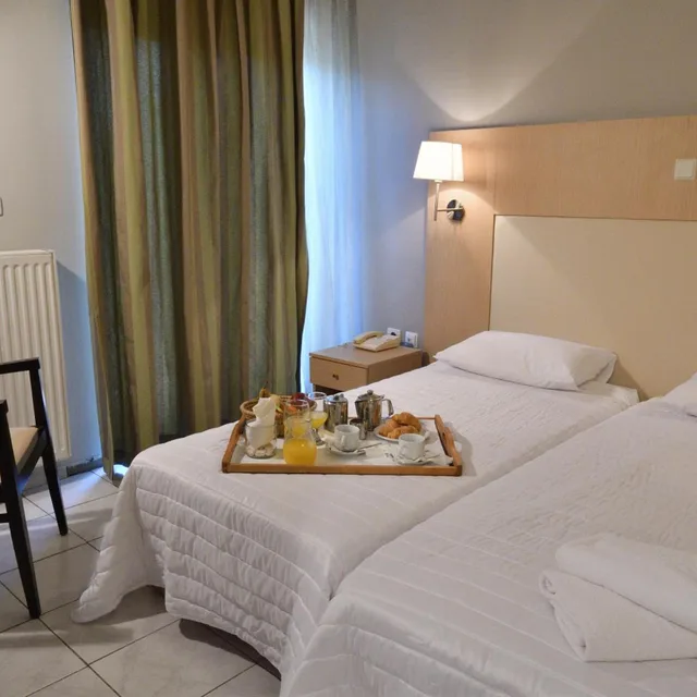 Room, Double Bed, Four Seasons Skg Thessaloniki 2/10