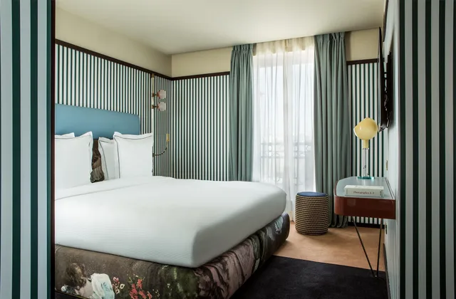 Multiple Bedrooms, Classic، Hotel du Rond-Point des Champs-Elysees 1/1