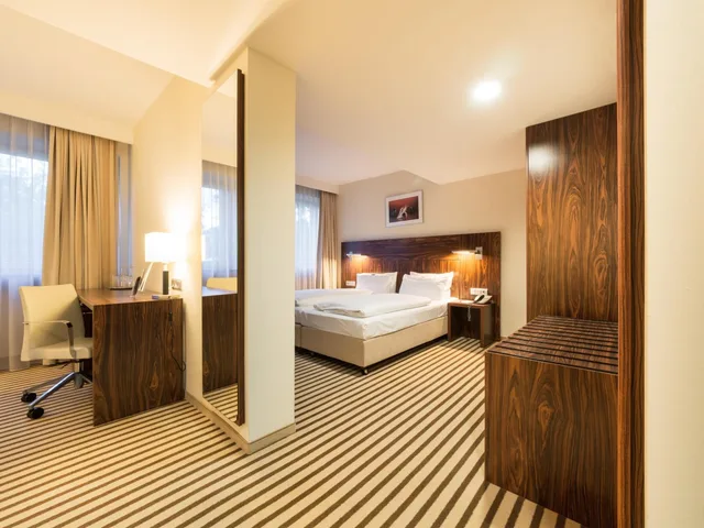 Courtyard, Premium، Hotel an der Oper 4/10
