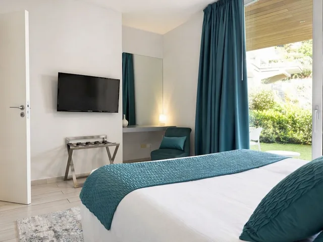 شقة سوبيريور بسريرين كوين بإطلالة على الحديقة بجاكوزي، Isola Bella Infinity Suites 3/10
