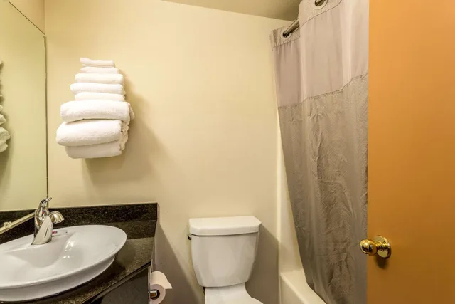 1 Queen Bed - ADA/Tub، Motel6 Great Falls, MT 5/8
