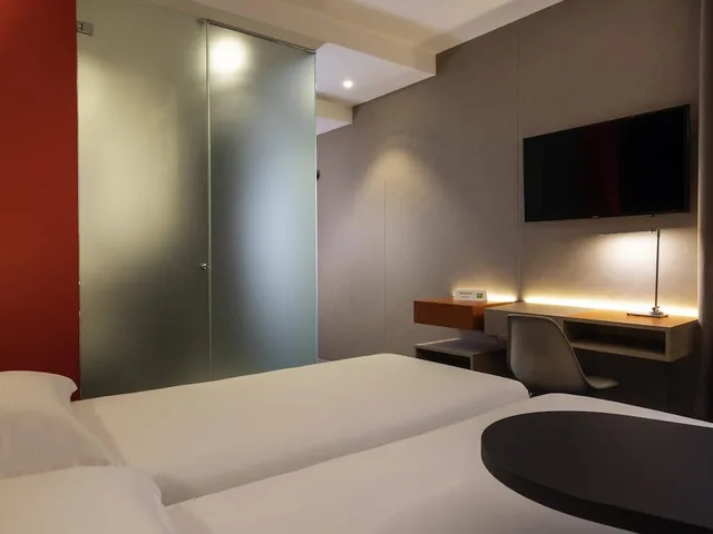 غرفة قياسية بسريرين منفصلين، ibis Styles Bourg La Reine 2/6