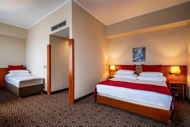 غرفة قياسية ثلاثية، Grand Hotel International 1/9