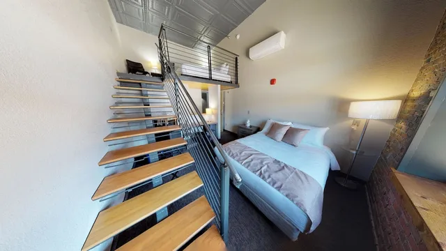 غرفة سيغنتشر بسرير كوين وسريرين منفصلين بإطلالة على المدينة لذوي الإعاقة، The Hotel Sturgis 5/10