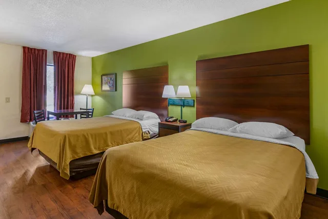 غرفة بسريرين مزدوجين لذوي الإعاقة، Econo Lodge Fayetteville, NC 1/4