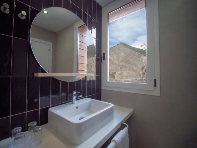 غرفة رباعية بسريرين منفصلين مع أريكة، Hotel Roc Meler 3/4