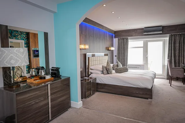 جناح بإطلالة على البحر بشرفة، The Cumberland Hotel - Oceana Collection 5/10