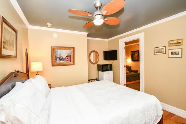 Retreat, Deluxe, Suite, Queen Bed, Surf Side, Sofa، Surfside Inn 8/10