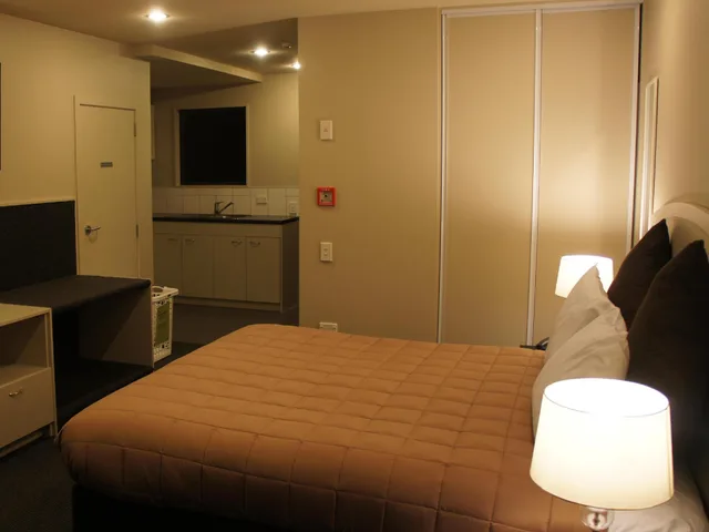 استوديو بسرير كينج، AZENA MOTEL 1/1
