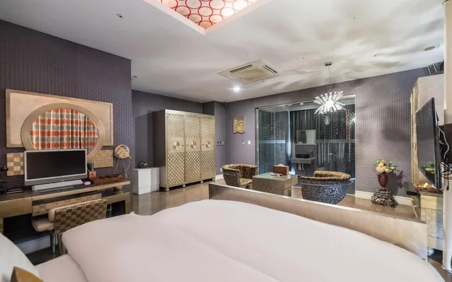 جناح ملكي، Hotel Wiz 2/2