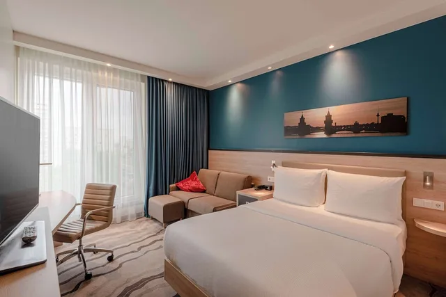 غرفة عائلية بسرير كوين مع أريكة، Hampton By Hilton Berlin City Centre Alexanderplatz 1/5