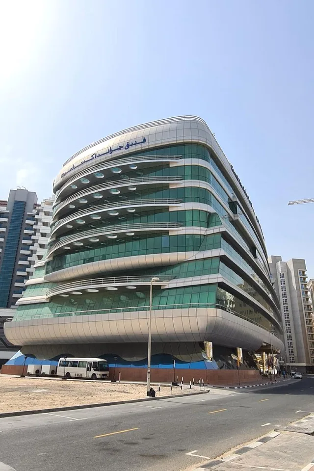 Ambassador، Sunday Hotel Al Barsha Dubai Mall of the Emirates Formerly Grand Excelsior Al Barsha 2/2