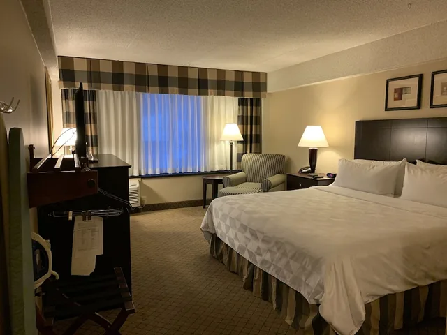 غرفة قياسية بسرير كينج لذوي الإعاقة، Holiday Inn Johnstown-Downtown 2/5