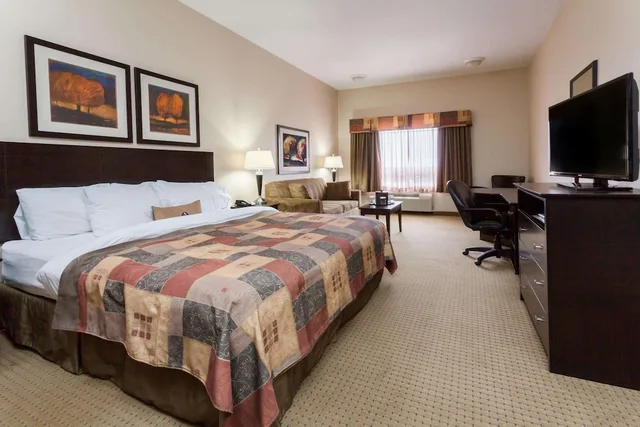 غرفة بسرير كينج لذوي الإعاقة، Ramada Westlock 1/3